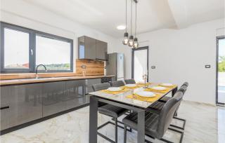 Stunning Home In Fazana With Wifi - 1