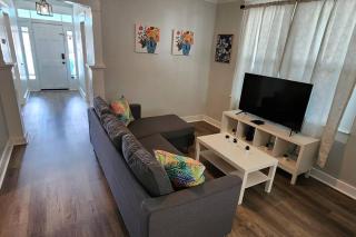 Sleeps 8 + Brand New * Nicely Remodeled - Tampa - 1
