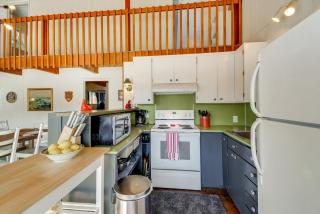 Gorgeous Allyn Getaway - No-Bank Waterfront! - Allyn - 4
