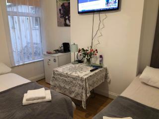 Double Room Central Location 2 - 4