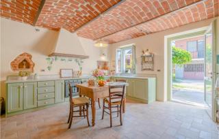 Gorgeous Home In Ferrere With Kitchen - 7