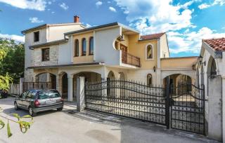 Family-friendly apartments with swimming pools Kastel Kambelovac, Kastela - 20935 - 0