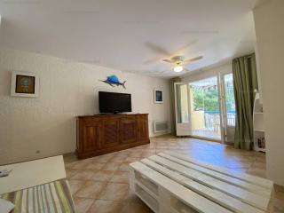Appartement T3 - Proche commerces, port et plages - Résidence sécurisée avec parking - FR-1-100-304 - Cavalaire-sur-Mer - 3