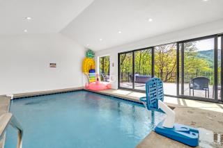Alpine Splash - Luxury - Private indoor pool, theatergaming, large yard, Pond, Basketball court!!! - Sevierville - 0