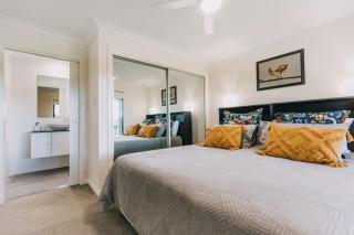 Clarrie's Green - Clarence Town - 1