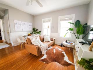 Luxe 3BR Apartment at MIT Harvard with FREE parking - Cambridge - 0