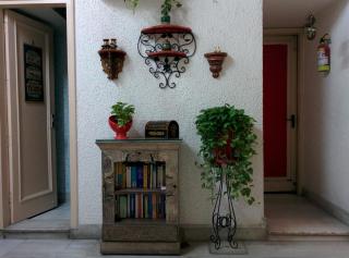 Delhi Bed and Breakfast - 9