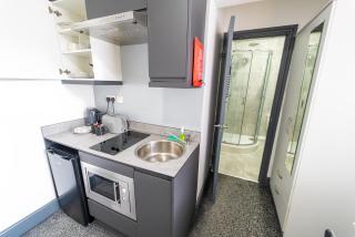 Impeccable 1-Bed Studio in Birmingham - 8