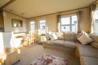 Lovely 6 Berth Caravan For Hire At Manor Park In Hunstanton Norfolk Ref 23044S - 6