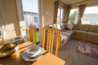 Lovely 6 Berth Caravan For Hire At Manor Park In Hunstanton Norfolk Ref 23044S - 4