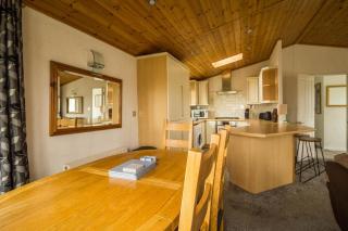 Modern 4 Berth Lodge With Decking At Manor Park In Hunstanton Ref 23024W - 4