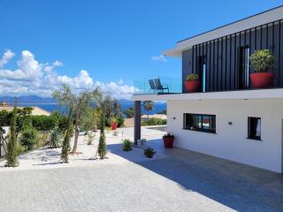 Très belle villa neuve 12 personnes, clim, piscine, dans le golfe de St-Tropez - Saint-Peïre-sur-Mer - 0