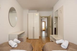 Apartments Lea - Podstrana - 1