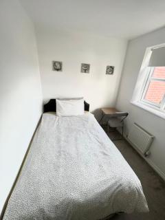 Cheerful Heeley Home - Heeley - 4