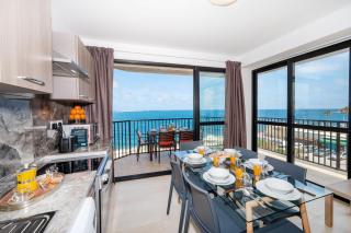 Islet Promenade Seafront Apartment with large Corner Terrace by Getawaysmalta - St Paul's Bay - 2