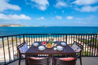 Islet Promenade Seafront Apartment with large Corner Terrace by Getawaysmalta - St Paul's Bay - 9