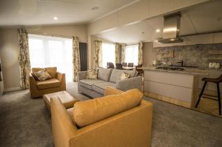 Stunning Lodge With Decking Nearby Hunstanton Beach, Sleeps 6 Ref 23215K - Hunstanton - 4