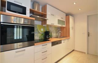 2 Bedroom Nice Apartment In Lovran - 8