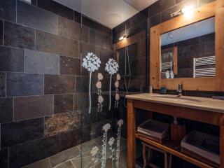 Chalet Chaleureux à Méribel : Cheminée, Jacuzzi, Proche Commerces, 4 Chambres en Suite - FR-1-688-18 - 6