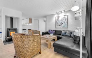 Awesome Home In Væggerløse With Kitchen - Marielyst - 8