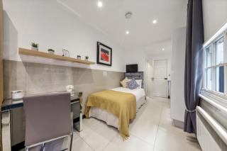 Baker Street Suite - 7