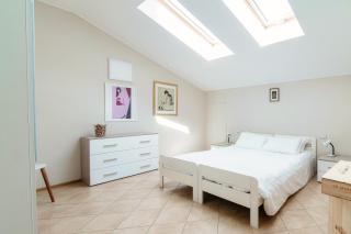 Grape Attic 72 - The House Of Travelers - 8