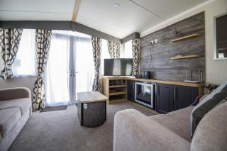 Beautiful 6 Berth Caravan With Full Sea Views For Hire In Suffolk Ref 68004Cr - Lowestoft - 4