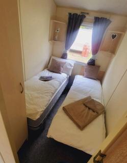 Lovely Caravan At Valley Farm Holiday Park, Sleeps 8 Ref 46127V - Great Clacton - 5