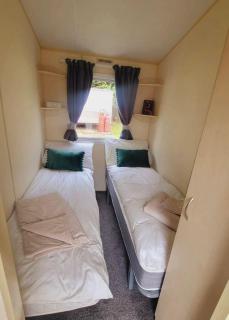 Lovely Caravan At Valley Farm Holiday Park, Sleeps 8 Ref 46127V - Great Clacton - 4