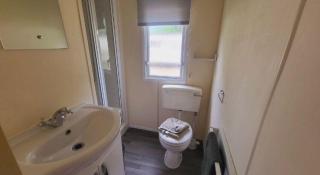 Lovely Caravan At Valley Farm Holiday Park, Sleeps 8 Ref 46127V - Great Clacton - 3