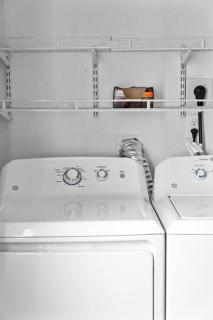 Spacious 6BR Quincy Apt - Balcony, Kitchen, Laundry, near Beach & Red Line 555 - Quincy - 7
