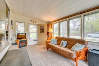 Walk to Lake Huron Pet-Friendly Caseville Cottage - Caseville - 7