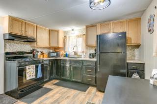 Walk to Lake Huron Pet-Friendly Caseville Cottage - Caseville - 1