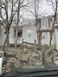 Beautiful Lake Harmony Townhouse at Big Boulder Lake and Ski Area - Lake Harmony - 7