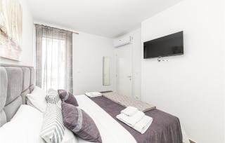 Gorgeous Apartment In Okrug Gornji - Trogir - 3