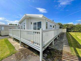 Luxury Lodge With Decking In Hunstanton At Manor Park Ref 23144K - 3