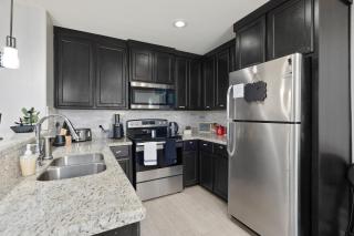 Stylish Furnished 2Bd 2Ba Apartment with Wifi Close to Shopping and Entertainment in McAllen Month to month contract on long term stays - Edinburg - 7