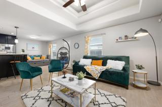 Stylish Furnished 2Bd 2Ba Apartment with Wifi Close to Shopping and Entertainment in McAllen Month to month contract on long term stays - Edinburg - 0