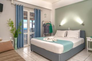 Elena's Seafront Deluxe Studios - 3