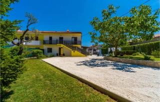 Three-Bedroom Apartment In Svetvincenat - 5