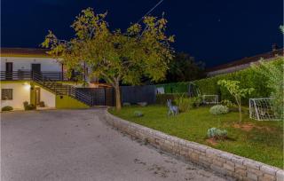Three-Bedroom Apartment In Svetvincenat - 2