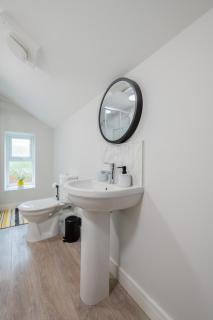 3 bedroom Cannock flat ideal for groups - 6