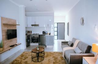 Luxury Self Catering Studio - HoneyBee Apartment - Broadhurst - 1
