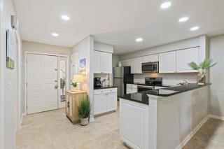 Wonderful 2 BR w King and 2 Twins Large screen TVs Bikes & Beach Gear included - 2