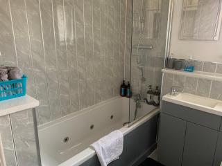 Modern 2 bed apartment - Wallasey - 6