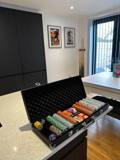 Stunning & Fun 4 bed home in the heart of Brighton - 2