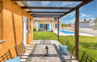 Amazing Home In Gajana With Wifi - 8
