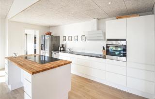 Five-Bedroom Holiday Home In Vaggerlose - 4
