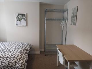 Derby Pride Park single , double, twin, family rooms-SKYLINK to download festival - Derby - 9