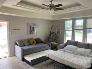 Cozy 3 Bed 2 Bath Apartment, Near Shopping Plazas, Expressway and Free Parking - Edinburg - 6